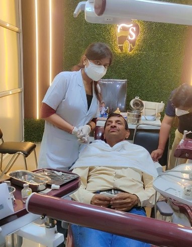Dr. Surbhi Jain at her clinic with beautyful smile